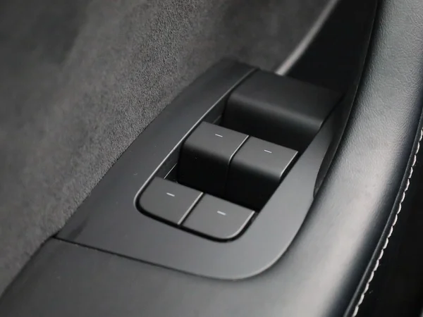 Tesla Model Y (2023) — foto 25 van 43