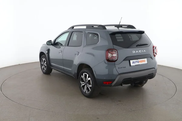 Dacia Duster (2023) — foto 10 van 16