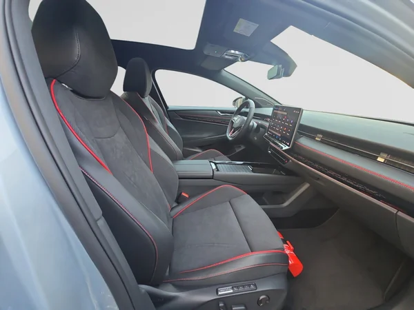 VOLKSWAGEN ID.7 Tourer (2025) — foto 16 van 24
