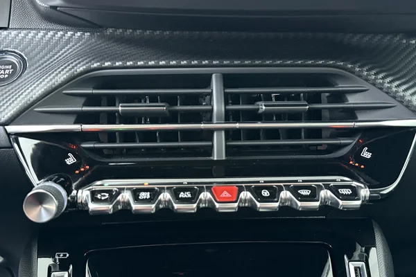 Peugeot 2008 (2022) — foto 8 van 20