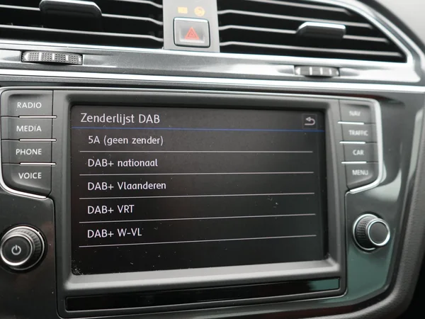 VOLKSWAGEN Tiguan Dsl (2016) — foto 19 van 31