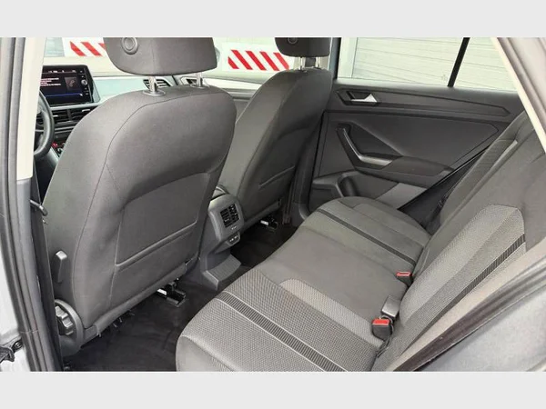 Volkswagen T-Roc (2022) — foto 16 van 24