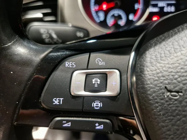 VOLKSWAGEN Golf Sportsvan (2020) — foto 4 van 26
