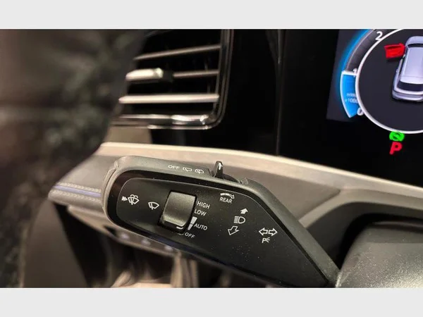 Volkswagen Passat Variant (2024) — foto 5 van 38