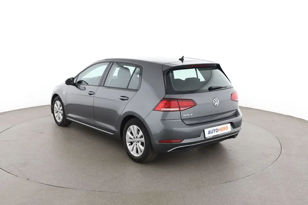 Volkswagen Golf (2018) — foto 10 van 16