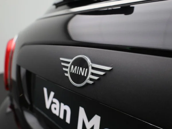 MINI One (2022) — foto 18 van 32