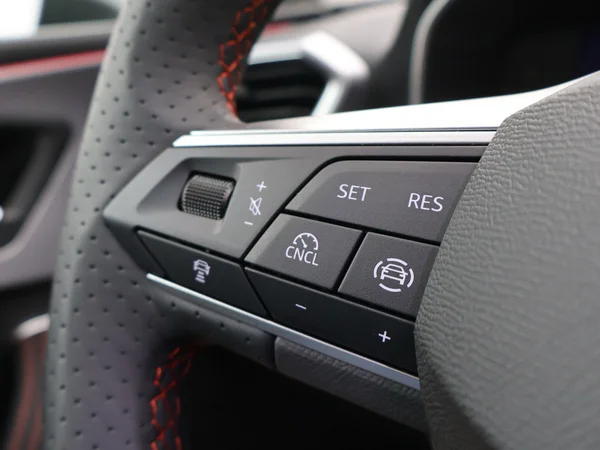 SEAT Leon (2024) — foto 2 van 21