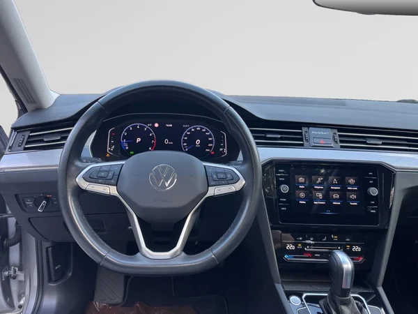 VOLKSWAGEN Passat SW (2022) — foto 9 van 21