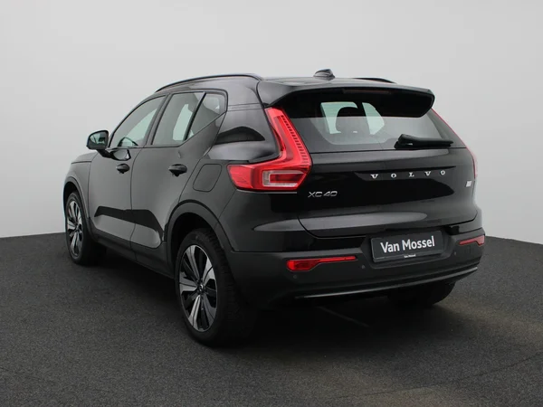 Volvo XC40 (2023) — foto 12 van 41