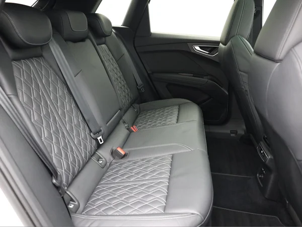 AUDI Q4 e-tron (2025) — foto 13 van 27