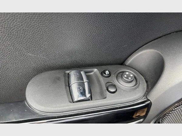 MINI Mini (2023) — foto 17 van 29