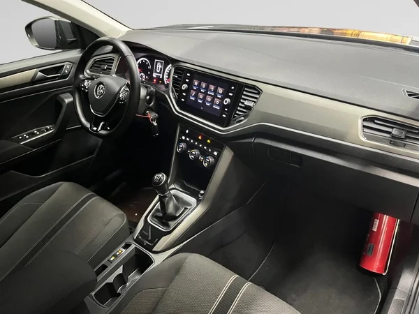 VOLKSWAGEN T-Roc (2020) — foto 18 van 20