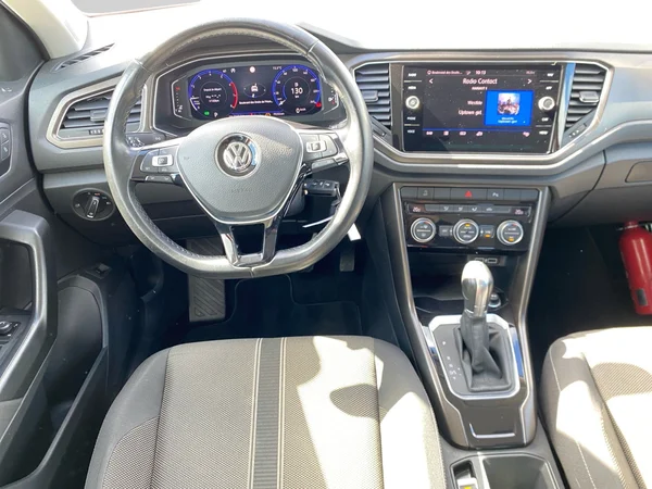 VOLKSWAGEN T-Roc (2018) — foto 8 van 18