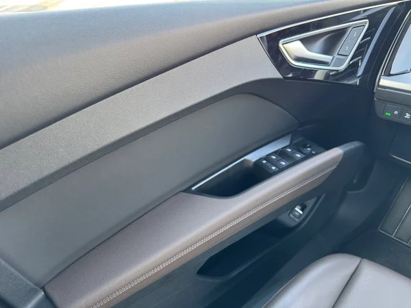 AUDI Q4 Sportback e-tron (2025) — foto 7 van 22