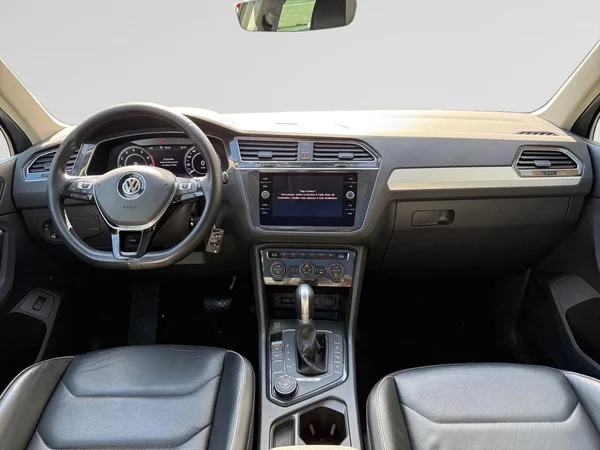 VOLKSWAGEN Tiguan (2018) — foto 18 van 18