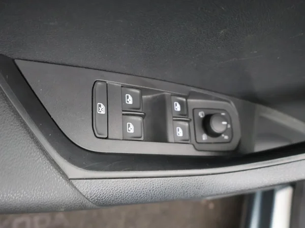Škoda Karoq (2021) — foto 9 van 25