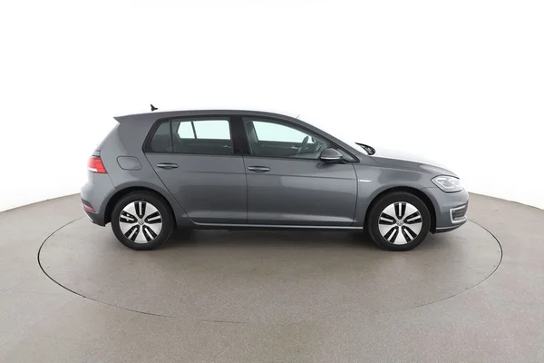Volkswagen e-Golf (2020) — foto 13 van 16