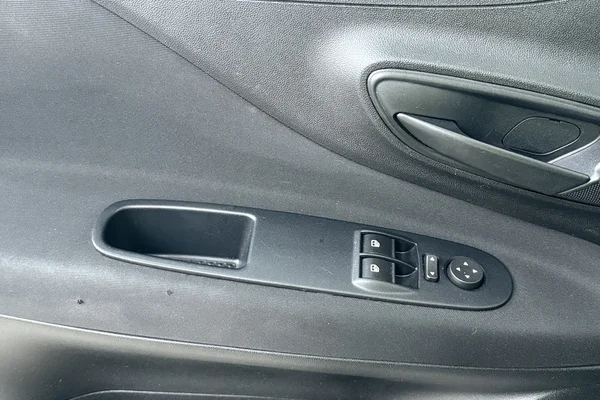 Fiat Punto (2017) — foto 7 van 39