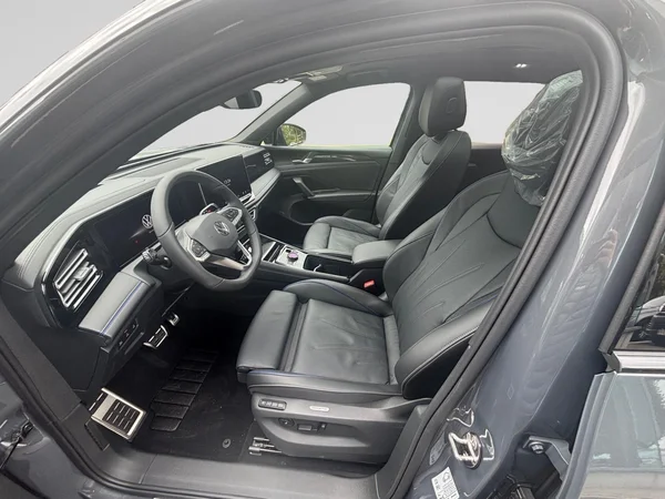 VOLKSWAGEN Tiguan (2025) — foto 4 van 8