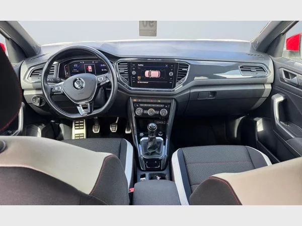 Volkswagen T-Roc (2018) — foto 12 van 29
