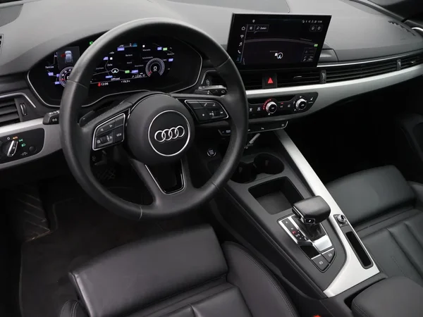Audi A4 (2023) — foto 10 van 26