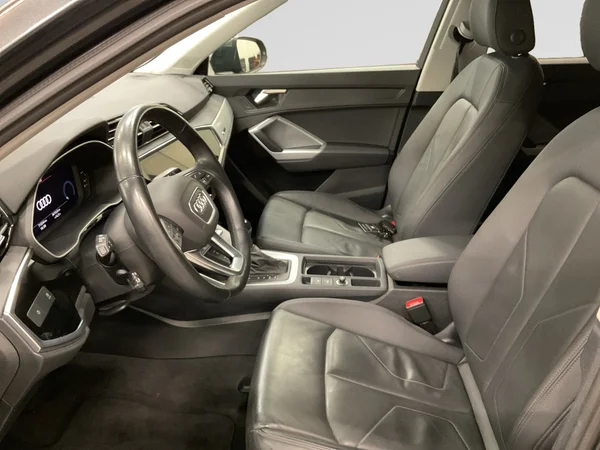 AUDI Q3 PHEV (2022) — foto 13 van 24