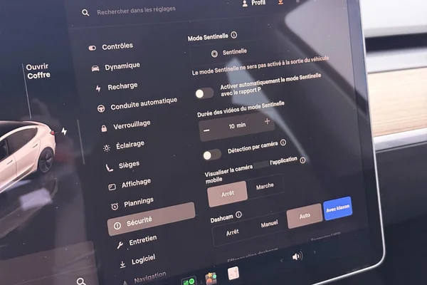 Tesla Model 3 (2023) — foto 44 van 44