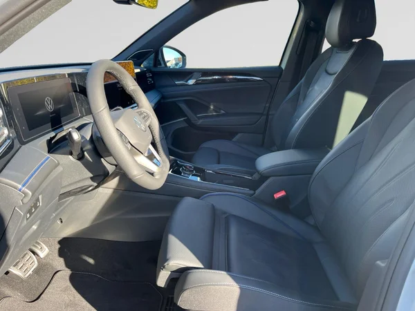 VOLKSWAGEN Tiguan (2025) — foto 17 van 19
