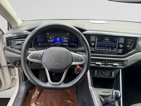 VOLKSWAGEN Polo (2023) — foto 13 van 15