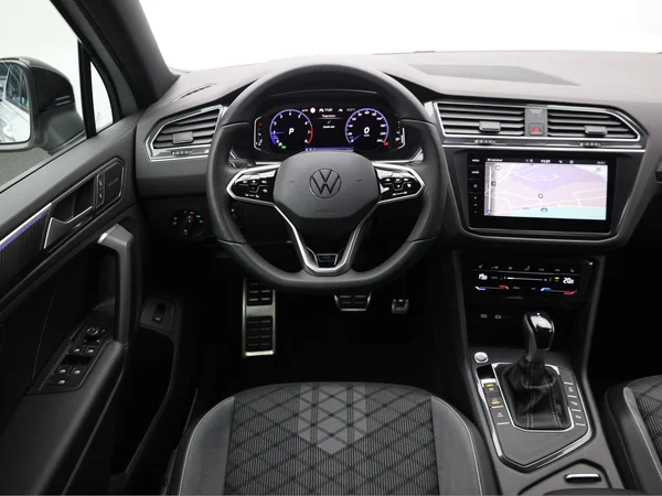 VOLKSWAGEN Tiguan (2023) — foto 5 van 23