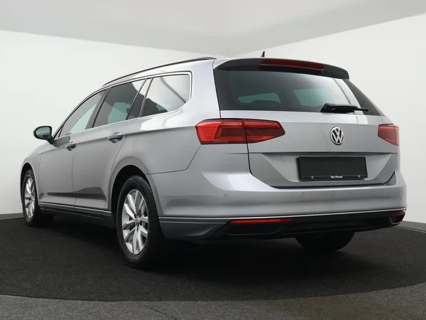 VOLKSWAGEN Passat SW (2020) — foto 23 van 23