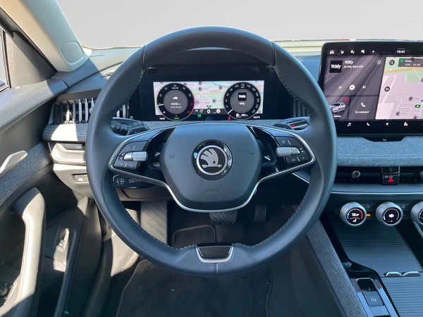 SKODA Superb Combi (2025) — foto 18 van 23