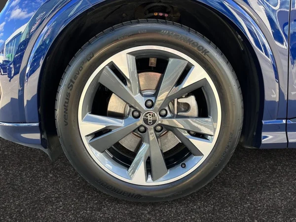 AUDI Q4 e-tron (2025) — foto 14 van 22
