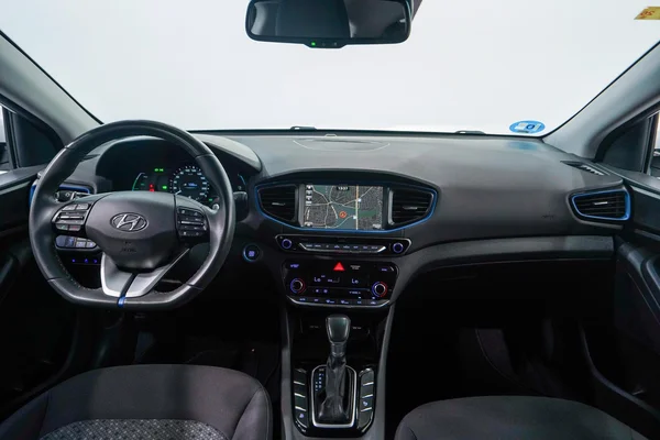Hyundai Ioniq PHEV (2018) — foto 4 van 54