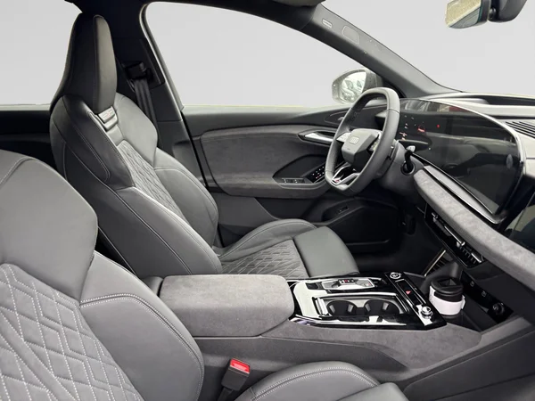 AUDI Q6 e-tron (2025) — foto 2 van 24