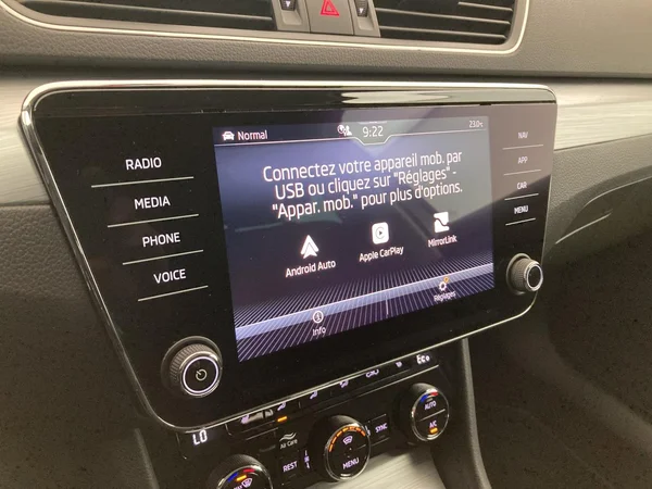 SKODA Superb SW PHEV (2020) — foto 17 van 36