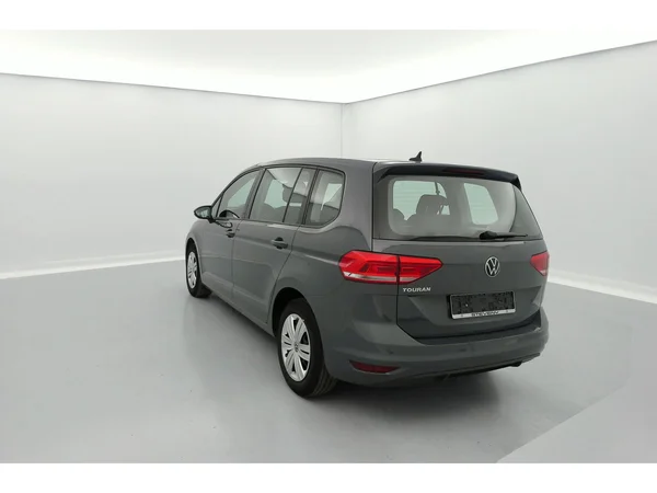 VOLKSWAGEN Touran (2020) — foto 19 van 23
