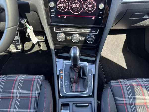 VOLKSWAGEN Golf VII GTI (2019) — foto 3 van 23