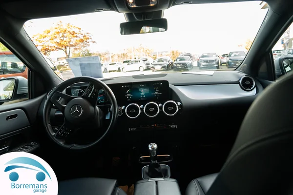 Mercedes-Benz B-180 (2022) — foto 21 van 41