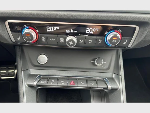 Audi Q3 Sportback (2020) — foto 11 van 29