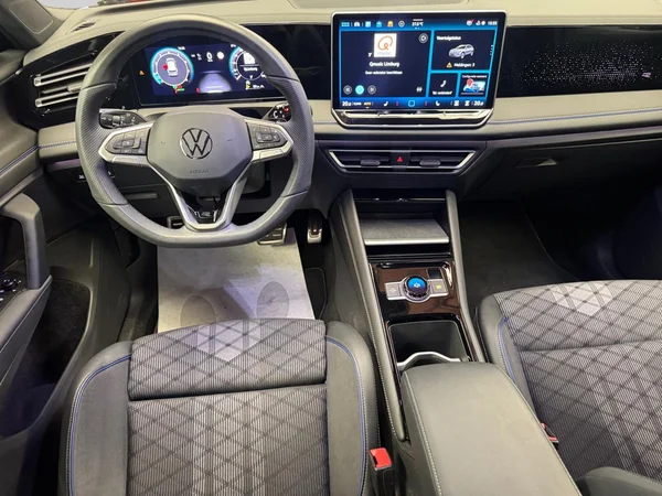 VOLKSWAGEN Tiguan (2025) — foto 2 van 24