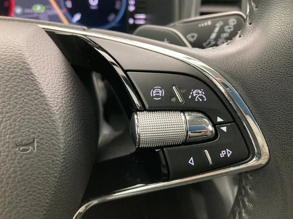 SKODA Karoq (2023) — foto 24 van 36