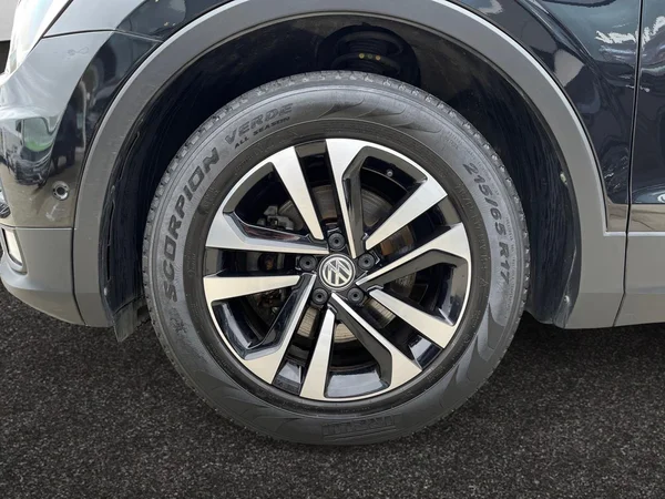 VOLKSWAGEN Tiguan (2019) — foto 14 van 22