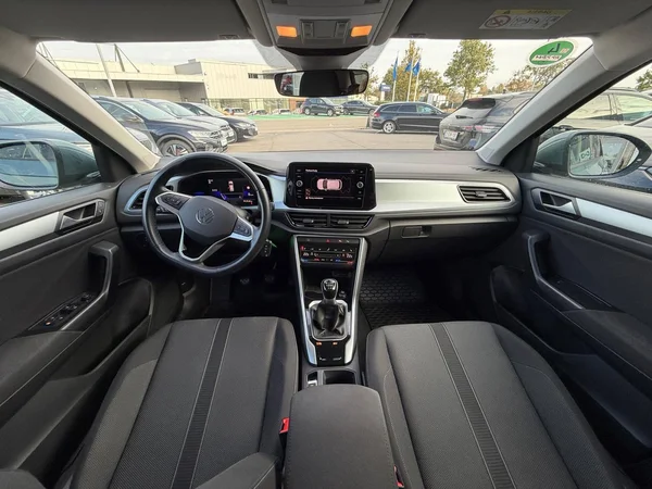 VOLKSWAGEN T-Roc (2022) — foto 19 van 24