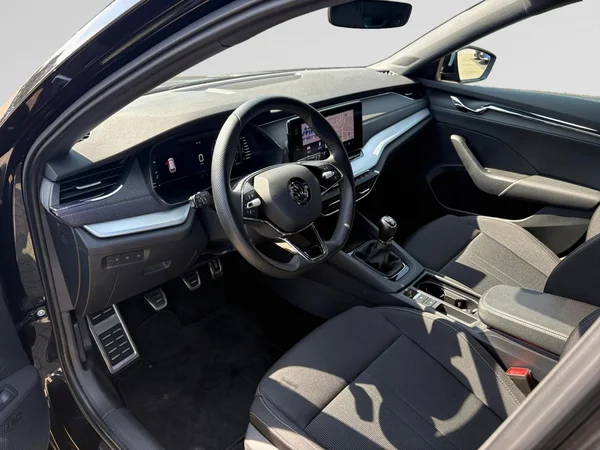 SKODA Octavia Combi Dsl (2022) — foto 2 van 24