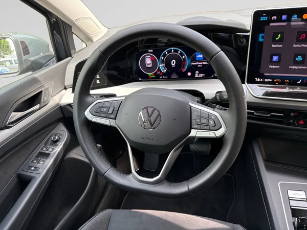 VOLKSWAGEN Golf VIII (2025) — foto 15 van 16