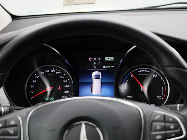 Mercedes-Benz EQV (2023) — foto 2 van 48