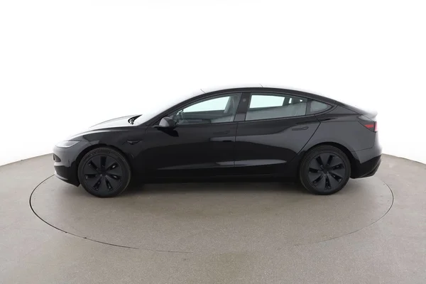 Tesla Model 3 (2024) — foto 9 van 16