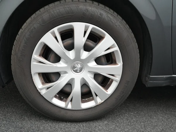 PEUGEOT 208 (2016) — foto 19 van 21