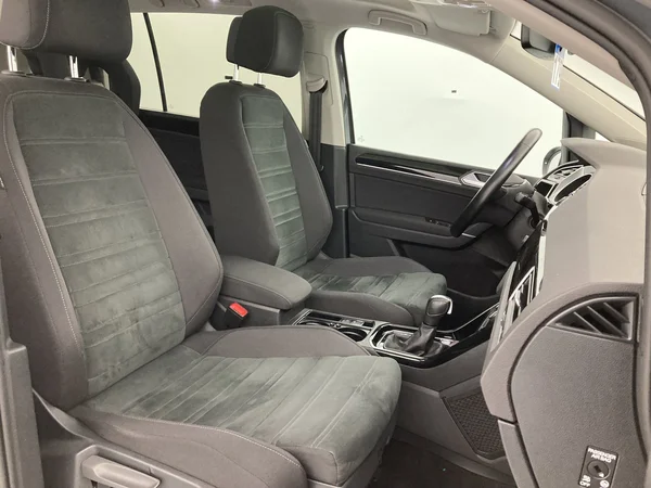 VOLKSWAGEN Touran (2020) — foto 6 van 36
